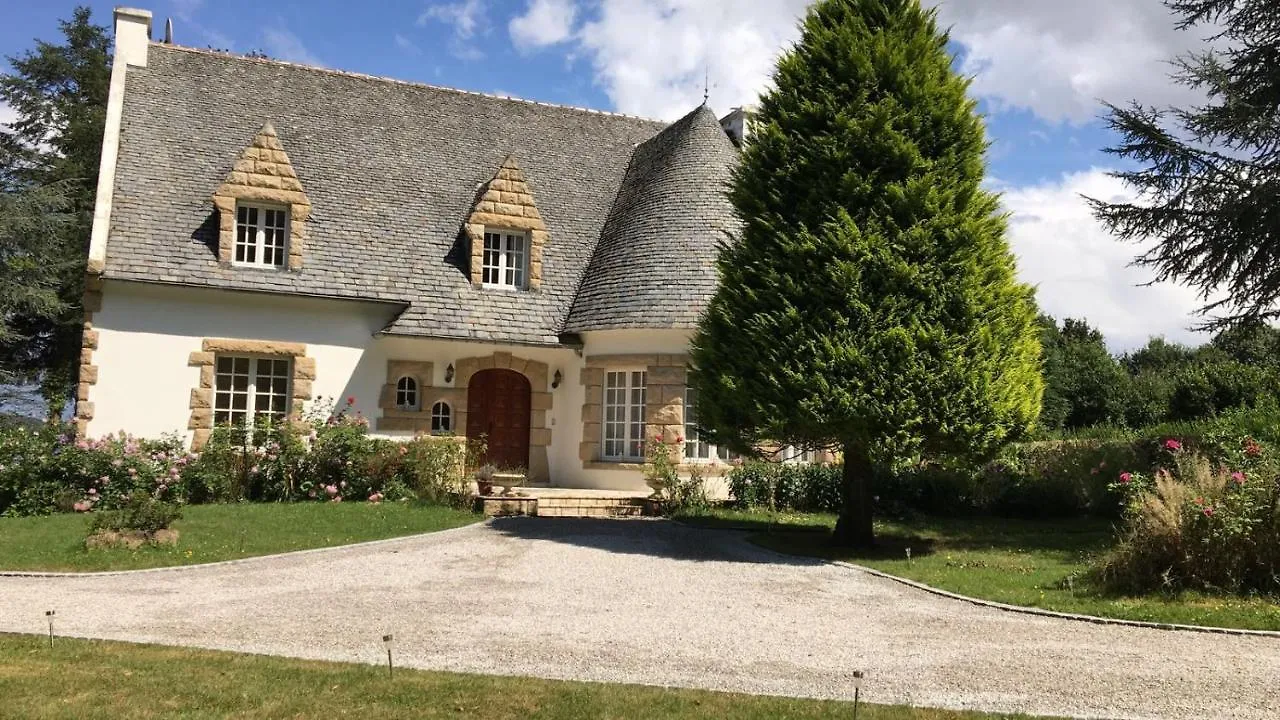 Crown Roads Bed & Breakfast Le Faouet  0*, Le Faouet (Morbihan)