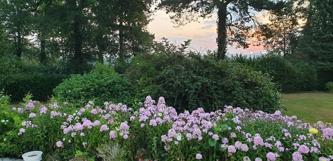 Crown Roads Bed & Breakfast Le Faouët Fransa