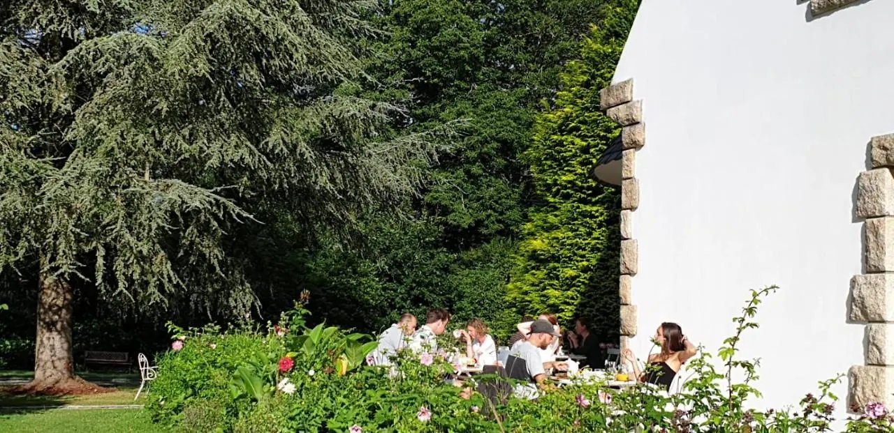 Crown Roads Bed & Breakfast Le Faouët